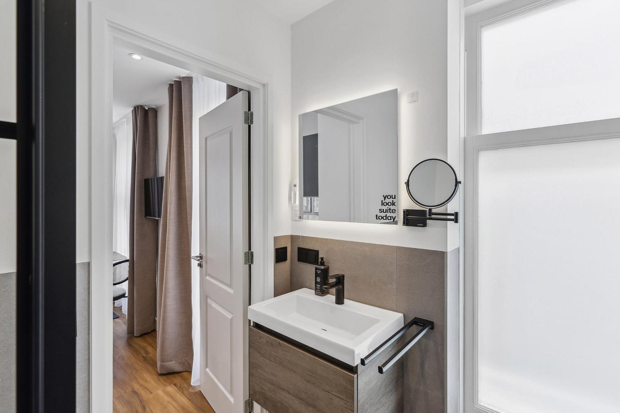 Limehome Nieuwstraat 3*