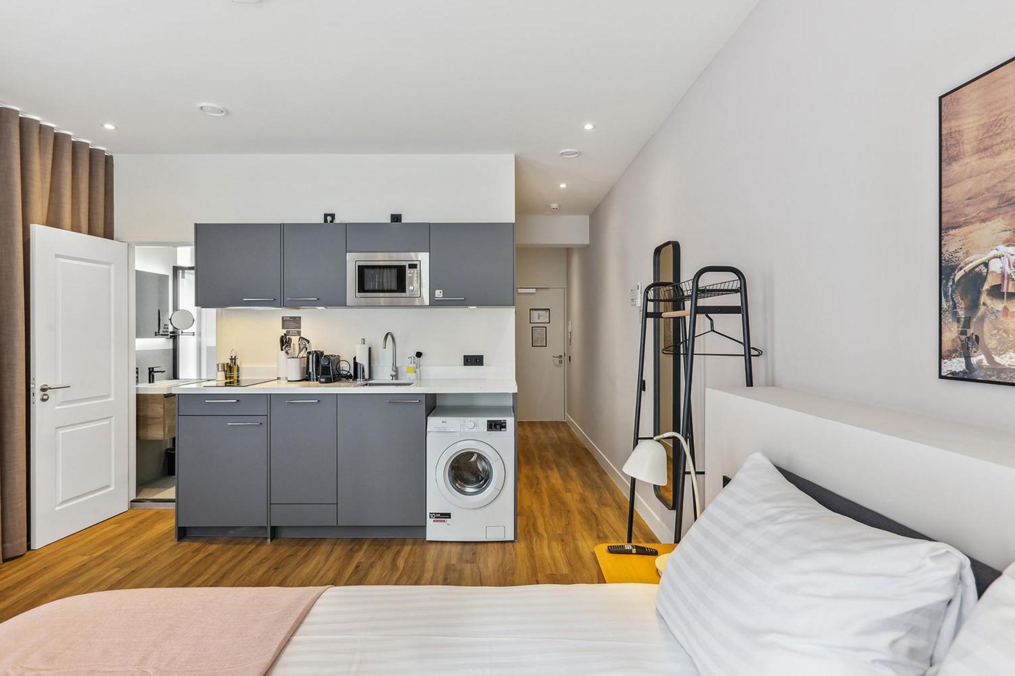 Limehome Nieuwstraat Aparthotel