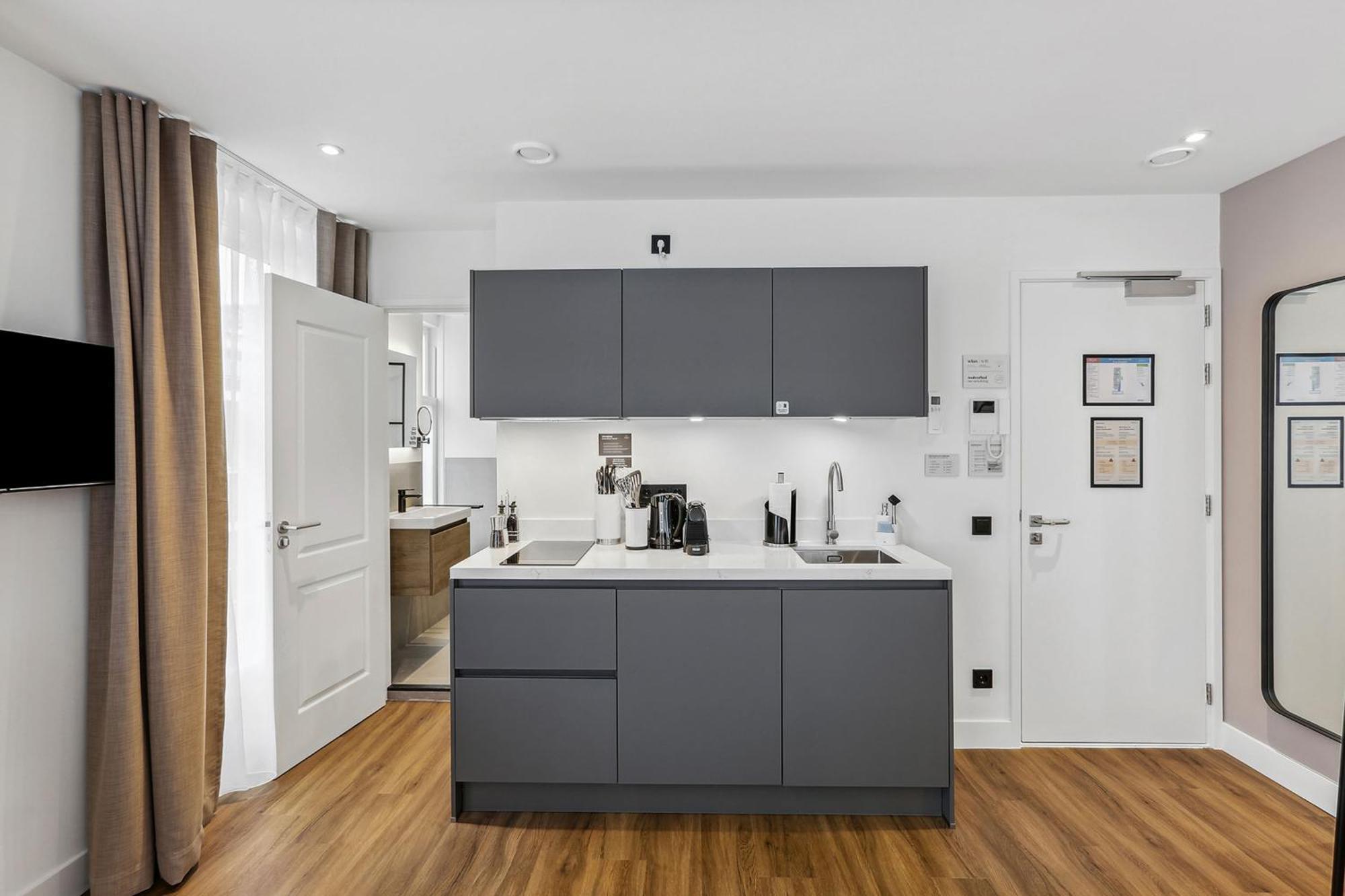 Limehome Nieuwstraat Aparthotel